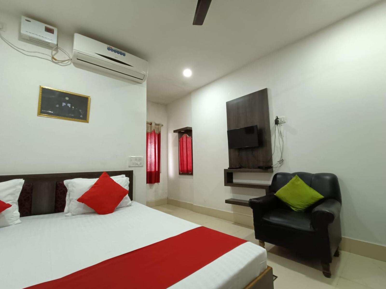Hotel Executive Inn Hailakandi Exterior photo